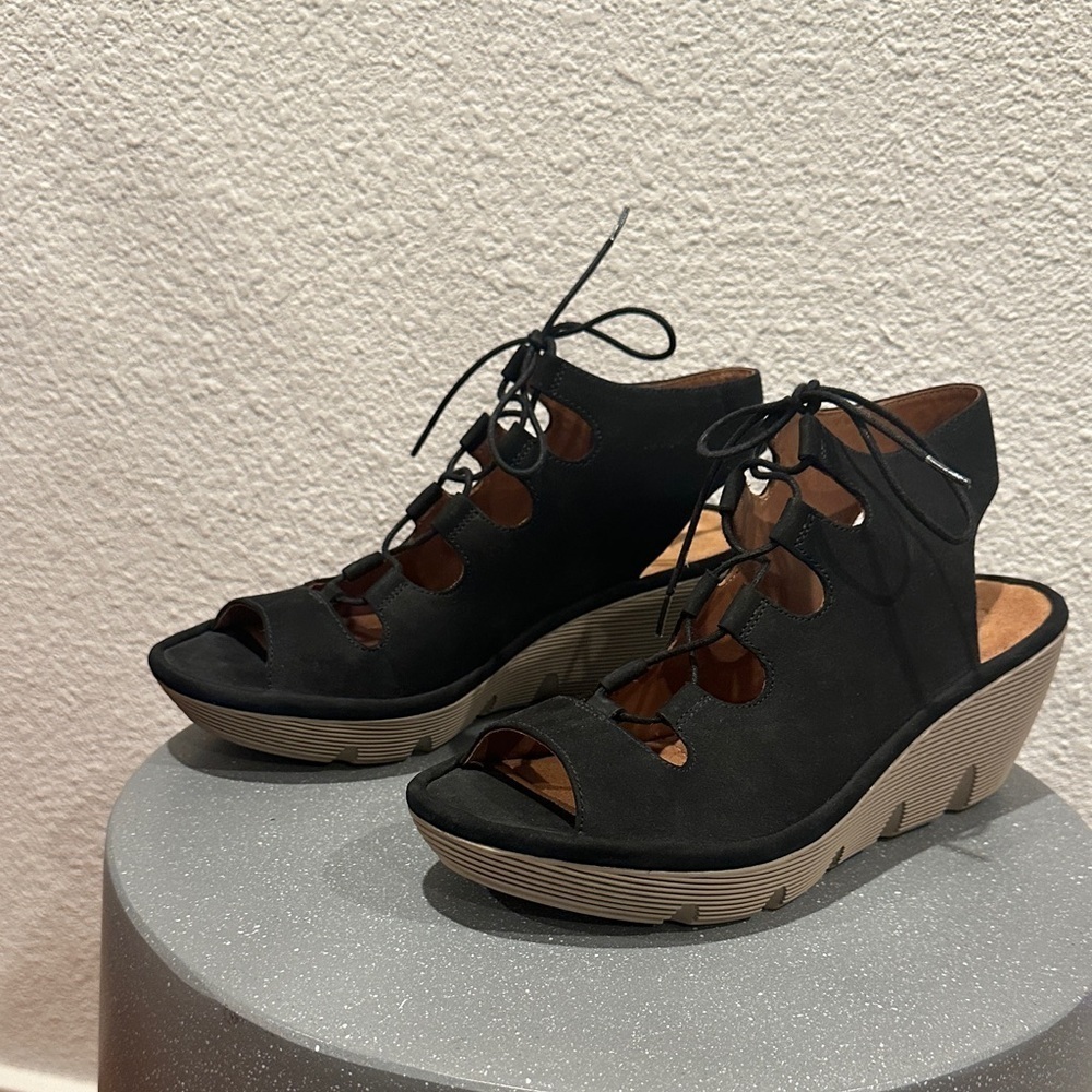 Clark’s artisan - Black Wedge Sandals